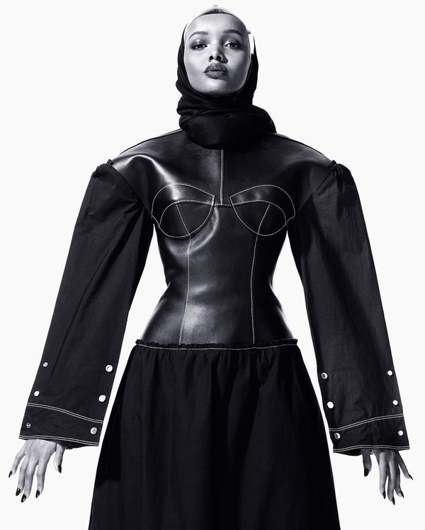 Кто она – модель в хиджабе на показе Yeezy Season 5?