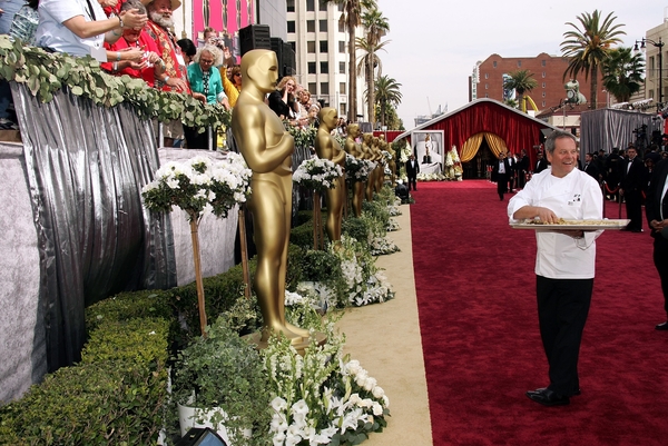 Съедобные статуэтки и поп-корн с золотом: чем угостят гостей Оскара 2017