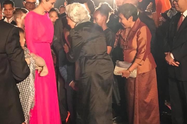 facebook.com/AngelinaJ1975