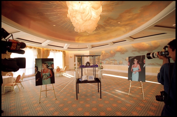 Ди Каприо хотел перекупить у украинцев драгоценности принцессы Дианы