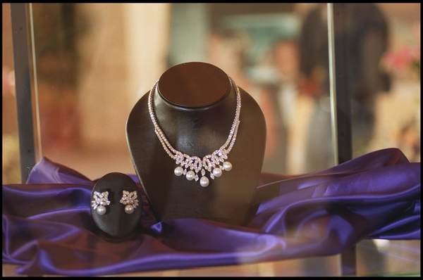 Ди Каприо хотел перекупить у украинцев драгоценности принцессы Дианы