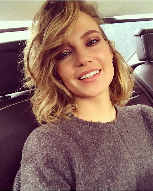 Глюкоза показала свое детское фото и отца