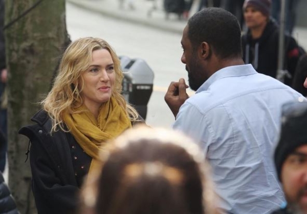 Папарацци засняли поцелуи Кейт Уинслет и Идрис Эльба на съемках нового фильма