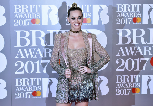 Brit Awards 2017: Кэти Перри высмеяла Дональда Трампа