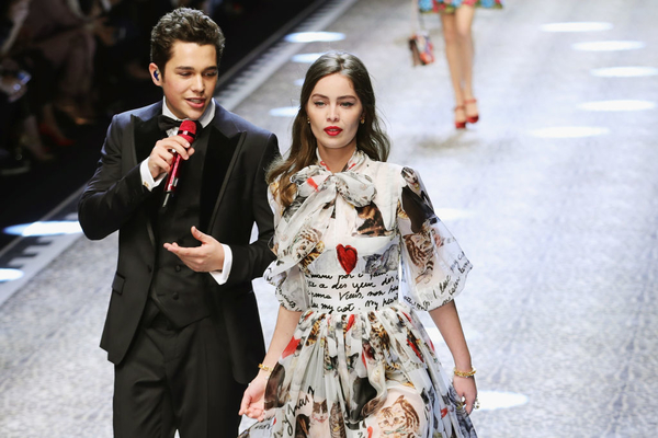 Нет моделям: Dolce & Gabbana выпустили на подиум обычных людей