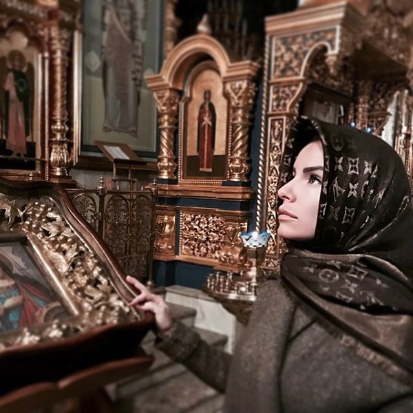 Юлия Волкова вернулась из ислама в православие