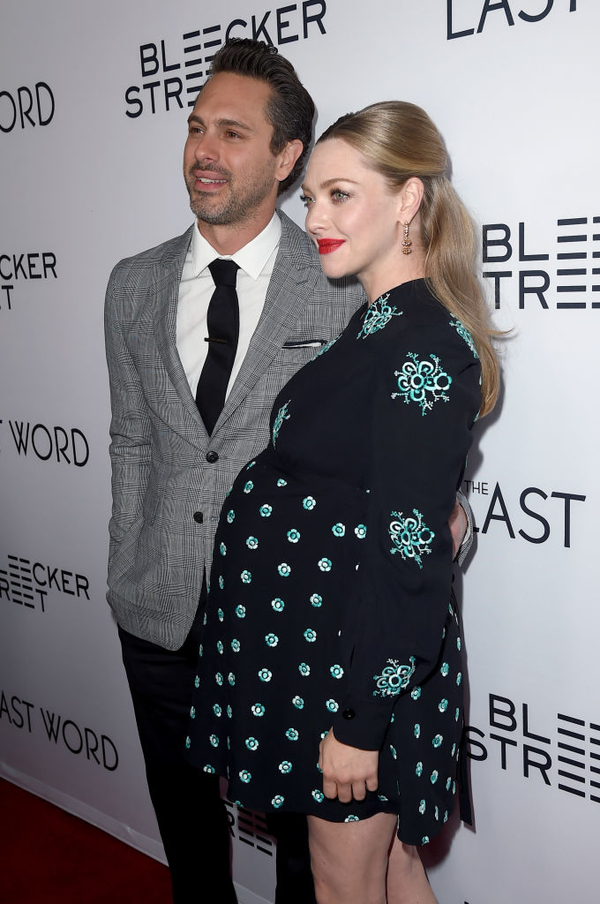 Аманда Сейфрид вышла в свет на последних сроках беременности