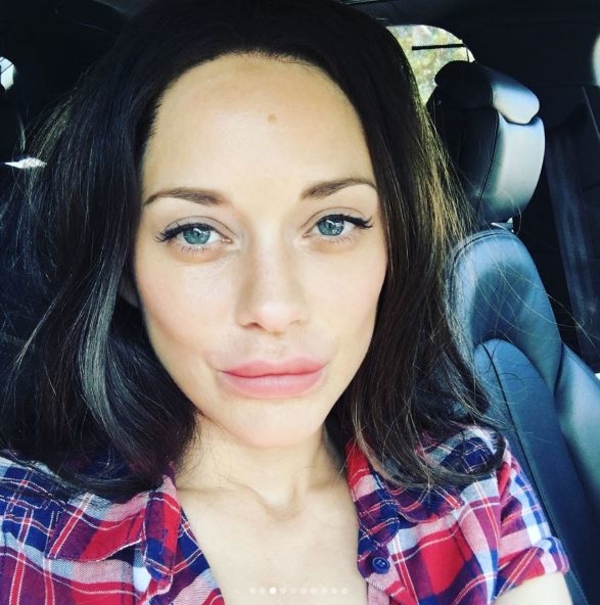 Марион Котийяр удивила неприличными селфи