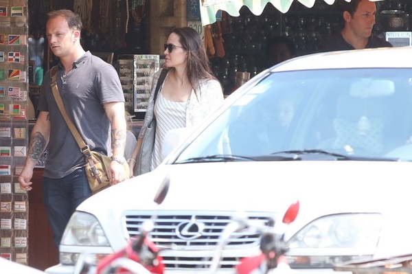 facebook.com/AngelinaJ1975