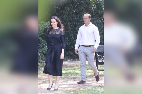 facebook.com/AngelinaJ1975