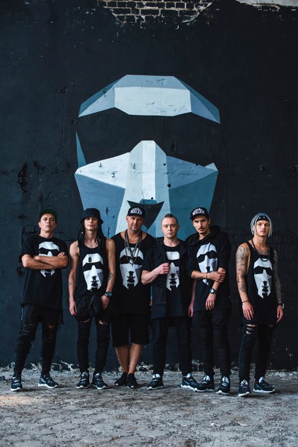 MOZGI представили новый трек про танцующую тетю