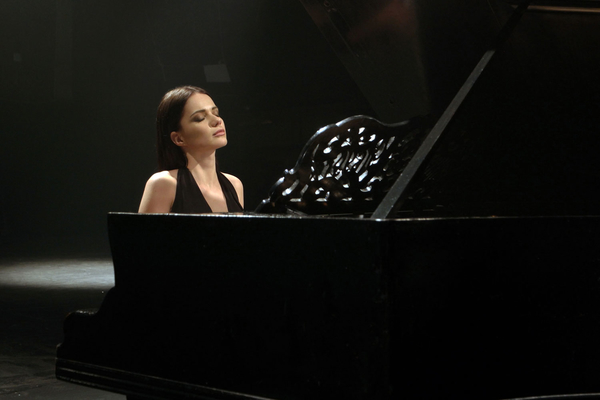 Украинская певица презентовала трогательный клип о маме