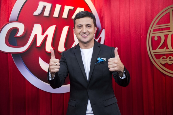 Подарки к 8 марта: как поздравят своих жен Зеленский, Горбунов и Кошевой