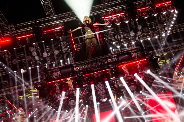 Пиротехника и полеты над сценой: LOBODA выступила с грандиозным концертом