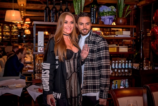 Слава Каминская пришла на день рождения Маши Фокиной в откровенном наряде