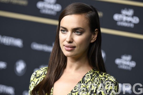 Шейк и Купер устроили вечеринку в честь рождения будущего ребенка