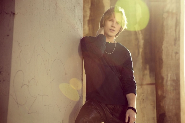 Молодежь влюбляется в творчество Эдуарда Романюты