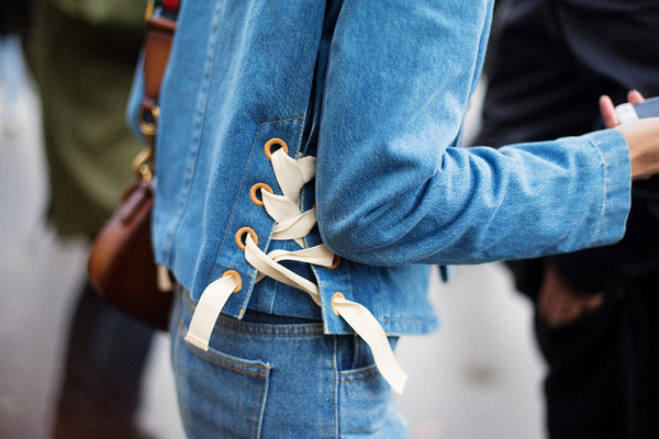 "Джинсовые" тренды, которые стоит носить весной