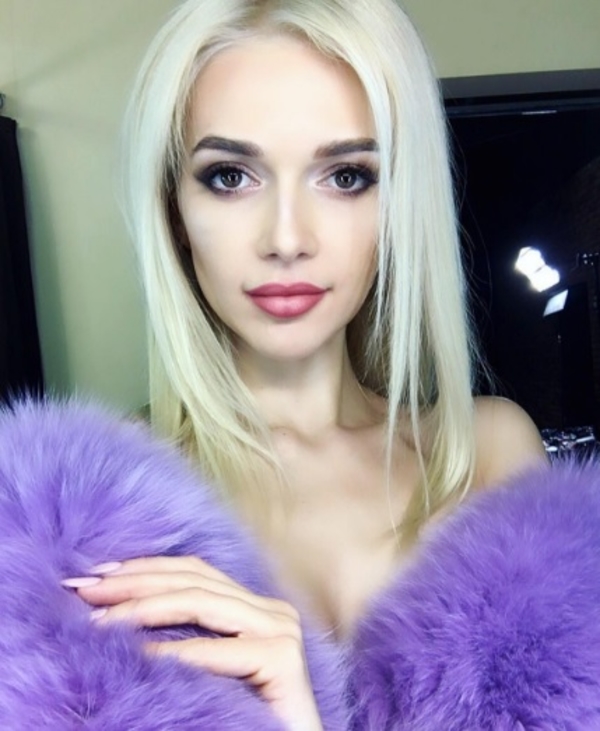 Солистка ВИА Гры показала соблазнительную фигуру в прозрачном боди