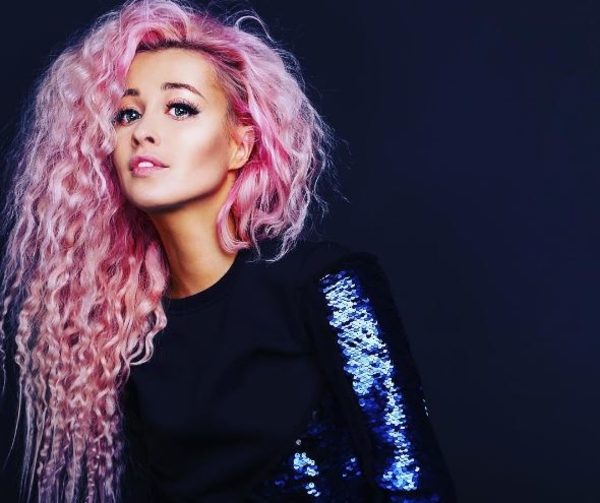 Украинская Барби создала музыкальную группу