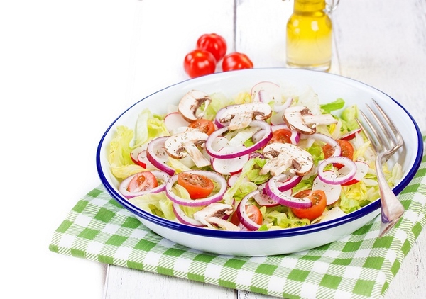 Рецепты салатов с грибами: ТОП-5 вкусных идей