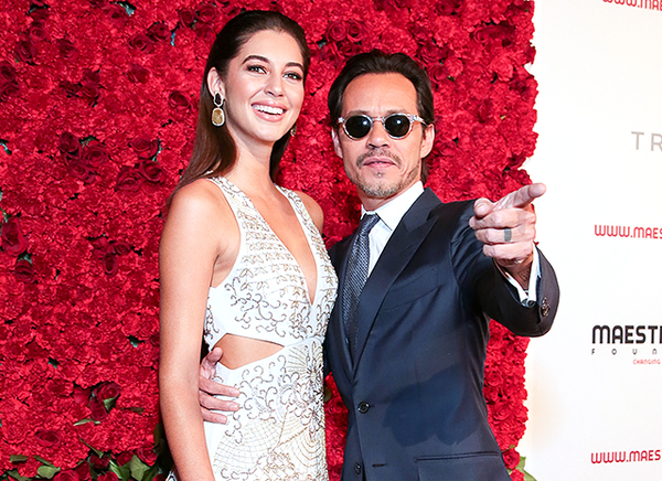 Экс-муж Дженнифер Лопес вышел в свет с 21-летней возлюбленной