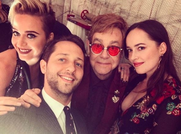 Джонсон, Клум, Перри и другие развлеклись на 70-летии Элтона Джона