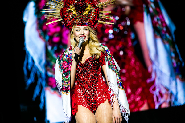 Оля Полякова сменила за вечер одинадцать нарядов