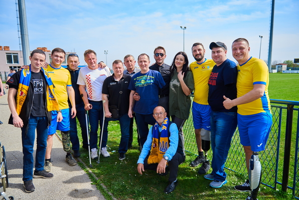 Жизнь без ограничений: как ветераны АТО болели за сборную Украины по футболу