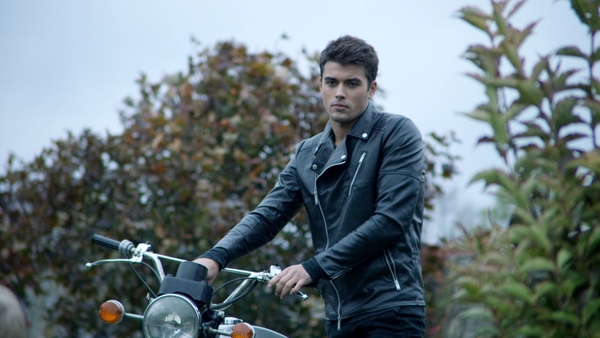 Почему девушкам нравятся плохие парни: мужской взгляд