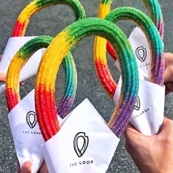 Новый фуд-тренд: радужные чуррос