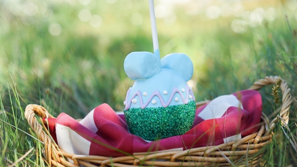 В Диснейленде появился пасхальный десерт в виде Микки Мауса