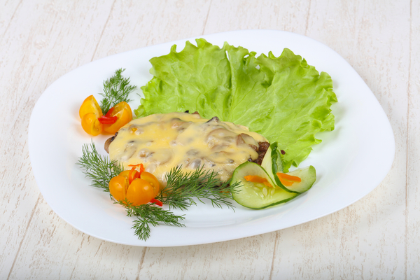 Свиные отбивные с грибами и сыром Женский журнал IVONA