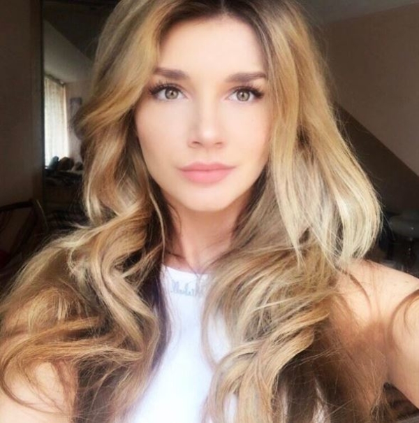 Обнаженная солистка группы ВИА Гра поразила фанатов худобой