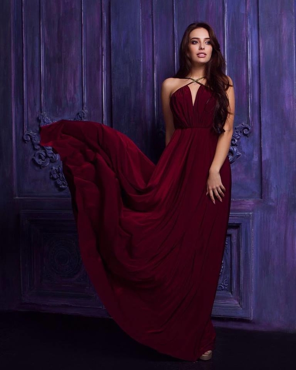 12 друзей выпускницы: оригинальные  платья от украинских брендов