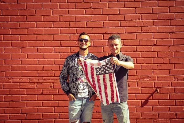 Недостаток безвиза для Украины: мнение ведущих шоу Американский чекин