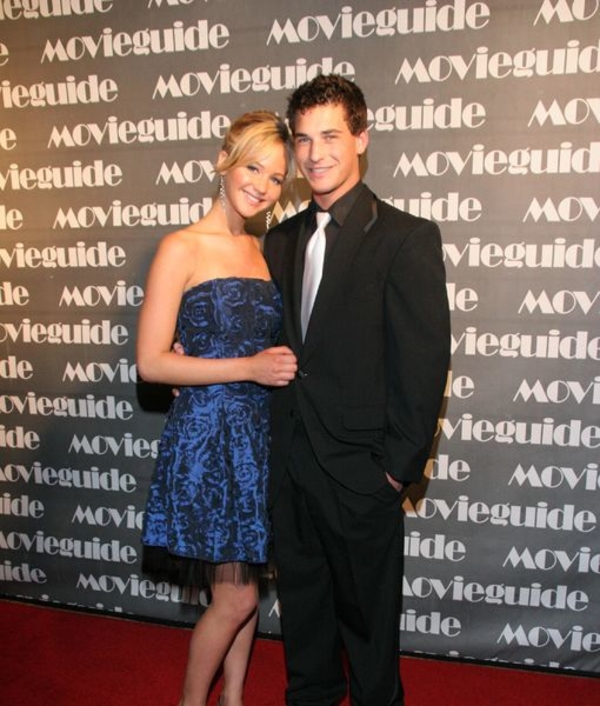 Близкий друг Дженнифер Лоуренс покончил с собой в возрасте 27 лет