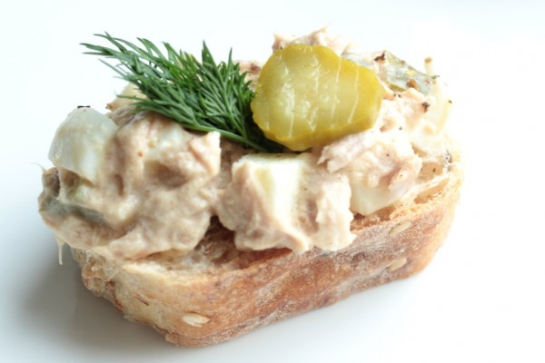 Пасхальный завтрак: три рецепта с вареным яйцом