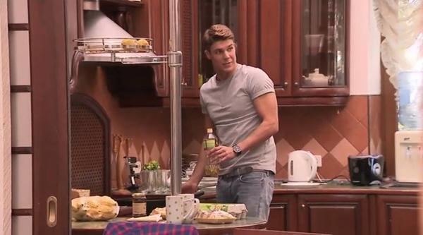 Холостяк 7 сезон онлайн: в шестом выпуске герой жил в одном доме с девушками