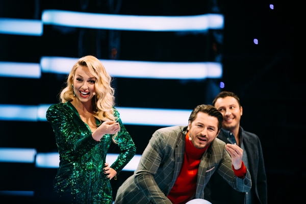 Оля Полякова показала экстремальный фокус на съемках