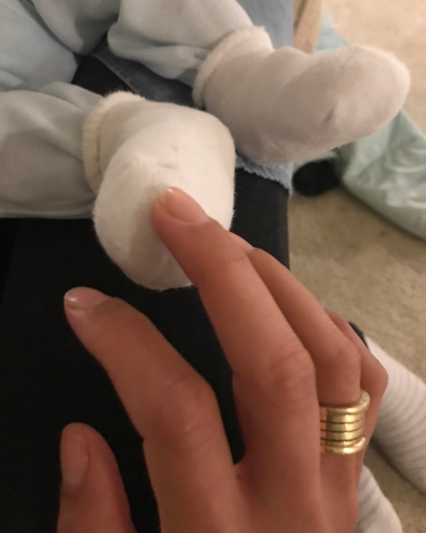 Подруга Седоковой показала первое фото с новорожденным сыном певицы