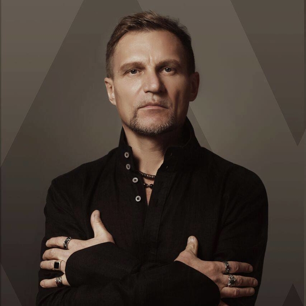 Скрипка: Кто-то идет на фронт, а кто-то едет в Москву и зарабатывает