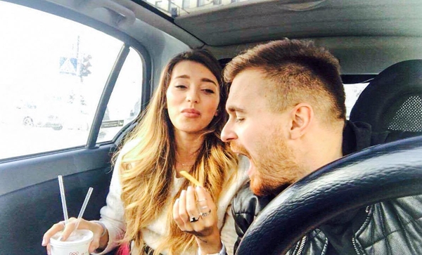 Регина Тодоренко и ведущий NRJ Макс Назаров спели дуэтом в машине