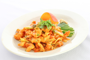 Как приготовить салат из курицы и огурцов