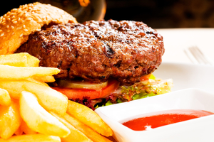 Как приготовить шашлычные котлеты с салатом