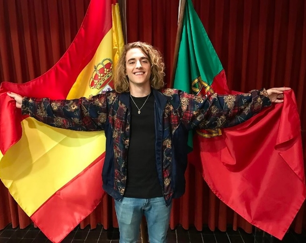 Участник Евровидения от Испании сделал татуировку с украинским словом