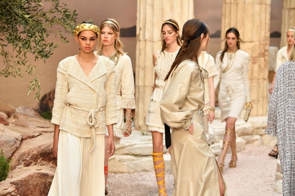 Современная Античность в линейке Chanel Resort 2018