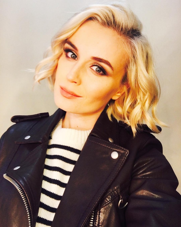 Полина Гагарина опубликовала фото с прогулки с новорожденной дочкой