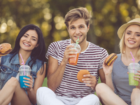 Майские с музыкой: плейлист для пикника, прогулок и посиделок с друзьями