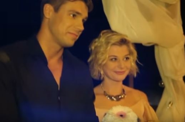 Холостяк 7: в Сеть попало интригующее видео со свадебной церемонии героев